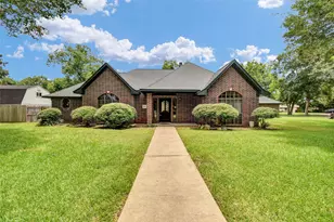 301 Jansen Dr Dr, West Columbia, TX 77486 - Photo 3