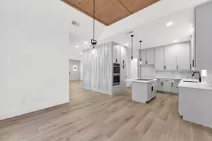 30 E Wedgemere Cir, The Woodlands, TX 77381 - Photo 9