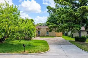8710 Parkway Forest Dr, Houston, TX 77044 - Photo 1