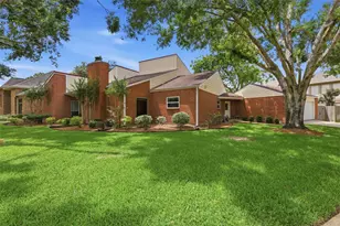 1022 Trapper Hill Dr, Houston, TX 77077 - Photo 1