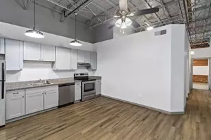 612 W Texas Ave, Baytown, TX 77520 - Photo 5