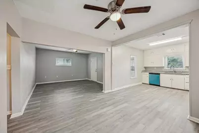 710 E Magnolia Street, Angleton, TX 77515 - Photo 3