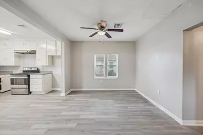 710 E Magnolia Street, Angleton, TX 77515 - Photo 5