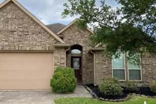 4822 Emerald Bay Cir, Baytown, TX 77523 - Photo 1