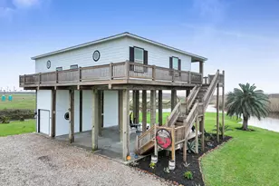 810 Casa Dr, Crystal Beach, TX 77650 - Photo 13