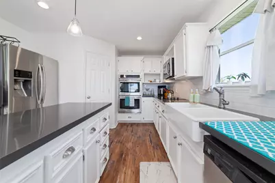 18506 E De Vaca, Galveston, TX 77554 - Photo 17