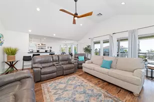 18506 E De Vaca, Galveston, TX 77554 - Photo 9