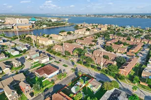 7121 Heards Ln, Galveston, TX 77551 - Photo 29