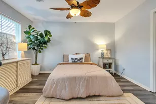 7121 Heards Ln, Galveston, TX 77551 - Photo 15