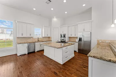 4938 Edison Park Lane, Houston, TX 77081 - Photo 15