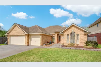 112 Indian Warrior Trail, Lake Jackson, TX 77566 - Photo 3