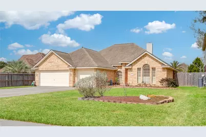 112 Indian Warrior Trail, Lake Jackson, TX 77566 - Photo 1
