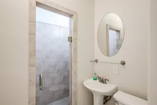 930 Lawrence St, Houston, TX 77008 - Photo 5