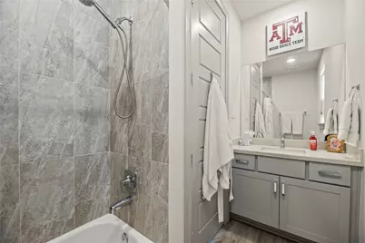 10909 Upland Retreat Drive, Houston, TX 77043 - Photo 19