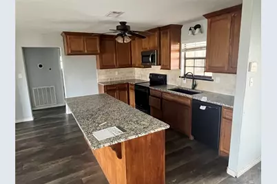 407 Branding Iron Circle, Angleton, TX 77515 - Photo 3