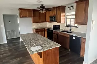 407 Branding Iron Cir, Angleton, TX 77515 - Photo 3