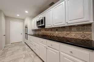 131 Cove Cir, Conroe, TX 77356 - Photo 13