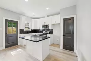 4719 Mallow St, Houston, TX 77033 - Photo 5