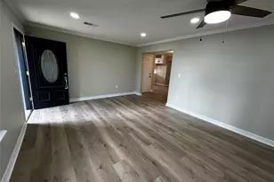 724 N Avenue F, Freeport, TX 77541 - Photo 9