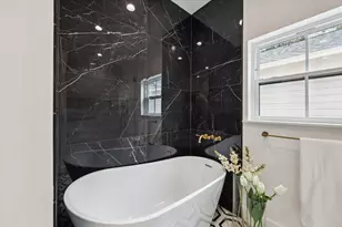 1514 31st St, Galveston, TX 77550 - Photo 33