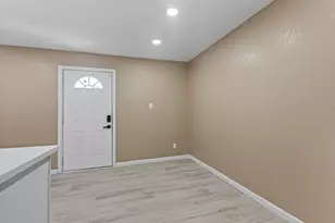 6715 Biggs Ct, Houston, TX 77061 - Photo 9