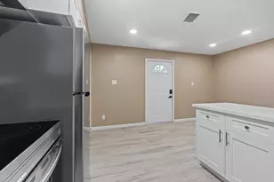 6715 Biggs Ct, Houston, TX 77061 - Photo 13