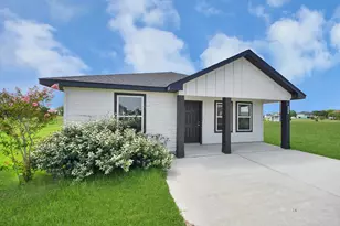 688 Swallow Dr, Palacios, TX 77465 - Photo 3