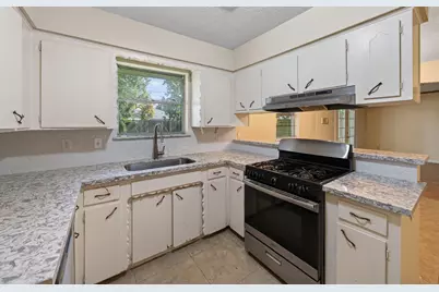 8530 Cedel Drive, Houston, TX 77055 - Photo 9