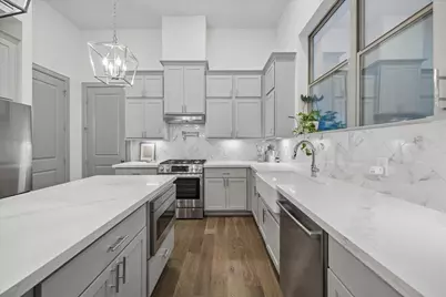 1907 W 25th Street, Houston, TX 77008 - Photo 5