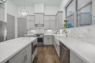 1907 W 25th St, Houston, TX 77008 - Photo 5