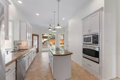 38 N Dragonwood Place, Spring, TX 77381 - Photo 9