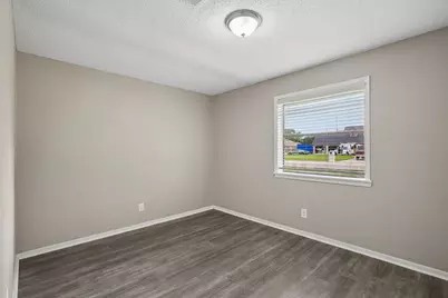 306 S Holmes Street, La Porte, TX 77571 - Photo 23