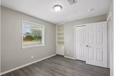 306 S Holmes Street, La Porte, TX 77571 - Photo 9