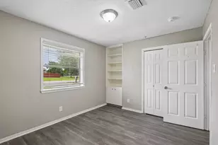 306 S Holmes St, La Porte, TX 77571 - Photo 9