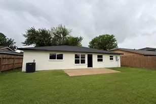 10007 Wren St, La Porte, TX 77571 - Photo 3