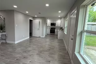 10007 Wren St, La Porte, TX 77571 - Photo 11