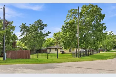 3910 Dickinson Avenue, Dickinson, TX 77539 - Photo 43