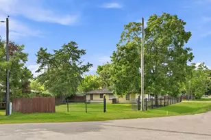 3910 Dickinson Ave, Dickinson, TX 77539 - Photo 43