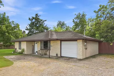 3910 Dickinson Avenue, Dickinson, TX 77539 - Photo 3
