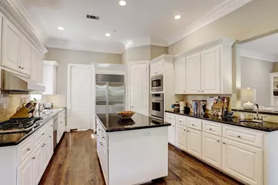 11328 Surrey Oaks Lane, Piney Point Village, TX 77024 - Photo 17