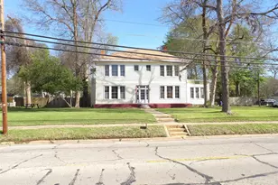 718 E Houston Ave, Crockett, TX 75835 - Photo 1