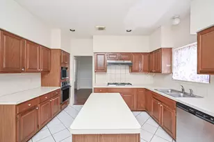 9731 New Kent Dr, Sugar Land, TX 77498 - Photo 9