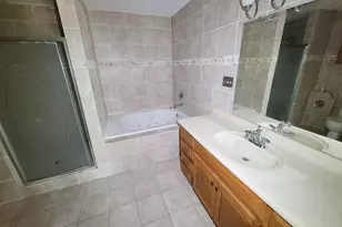 10811 Richmond Ave, Houston, TX 77042 - Photo 21