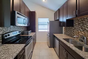 2829 Timmons Ln, Houston, TX 77027 - Photo 9