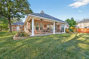 13 Wedgewood Blvd, Conroe, TX 77304 - Photo 3