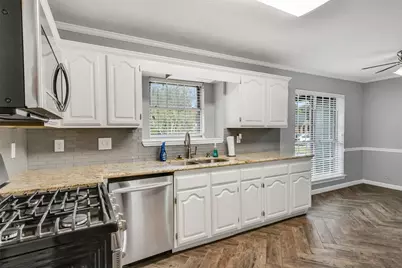 807 Sandringham Drive, Friendswood, TX 77546 - Photo 11