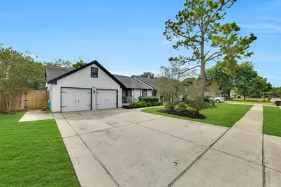 807 Sandringham Drive, Friendswood, TX 77546 - Photo 3