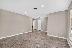 6038 Cartagena St, Houston, TX 77035 - Photo 7