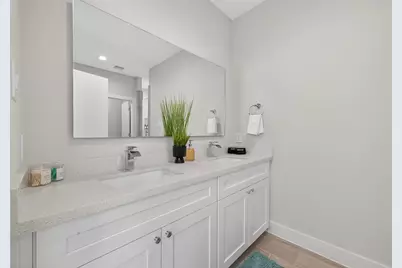 833 Dorchester St Street #E, Houston, TX 77022 - Photo 29
