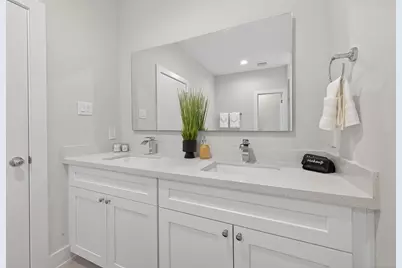 833 Dorchester St Street #E, Houston, TX 77022 - Photo 25